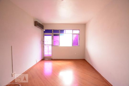 Sala de apartamento para alugar com 2 quartos, 96m² em Vila da Penha, Rio de Janeiro