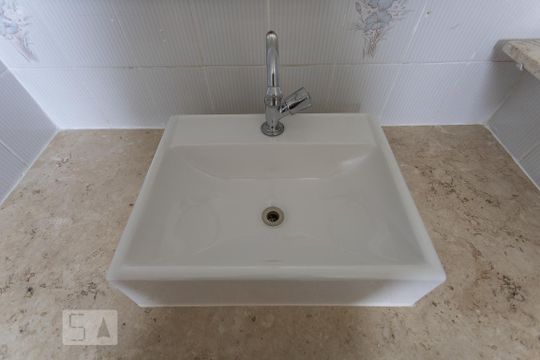 Banheiro de apartamento para alugar com 1 quarto, 60m² em Alto de Pinheiros, São Paulo