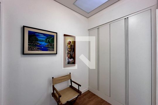 Corredor  de casa à venda com 3 quartos, 130m² em Vila Congonhas, São Paulo