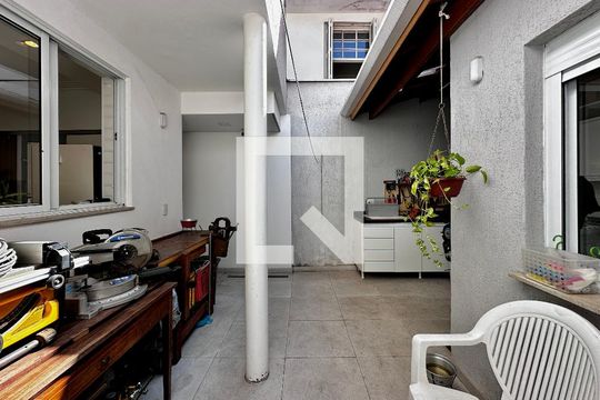Quintal de casa à venda com 3 quartos, 130m² em Vila Congonhas, São Paulo