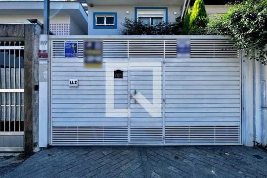 Fachada + Placa de casa à venda com 3 quartos, 130m² em Vila Congonhas, São Paulo