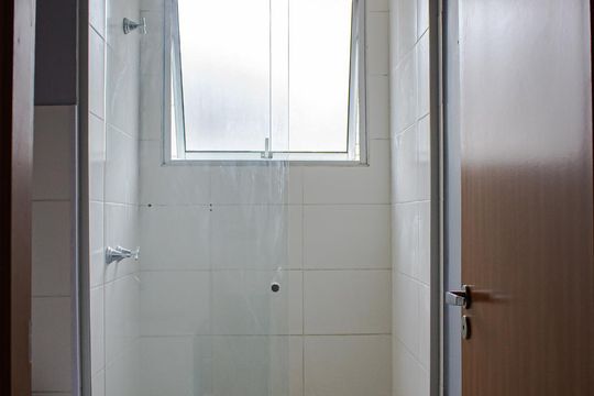 Banheiro de apartamento para alugar com 2 quartos, 42m² em São José, Canoas