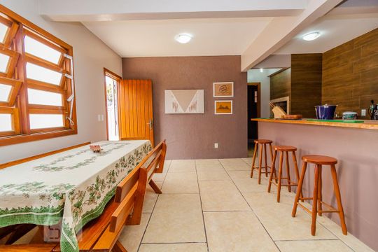 Área comum de casa para alugar com 4 quartos, 420m² em Medianeira, Porto Alegre