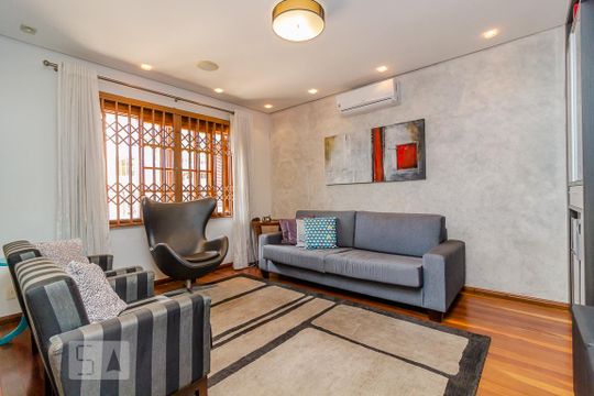 Sala de casa para alugar com 4 quartos, 420m² em Medianeira, Porto Alegre