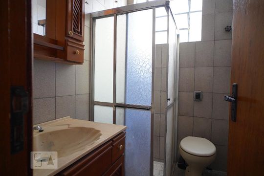 Banheiro de apartamento à venda com 2 quartos, 76m² em Rio Branco, Porto Alegre