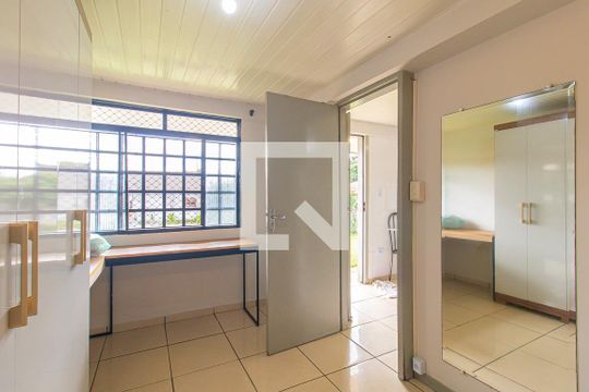 Quarto de casa para alugar com 1 quarto, 36m² em Campo Comprido, Curitiba