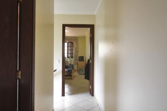 Corredor de casa à venda com 3 quartos, 130m² em Jardim Londrina, São Paulo