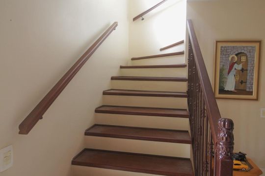 Escadas de casa à venda com 3 quartos, 130m² em Jardim Londrina, São Paulo