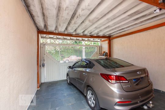 Garagem de casa para alugar com 3 quartos, 70m² em Ayrosa, Osasco