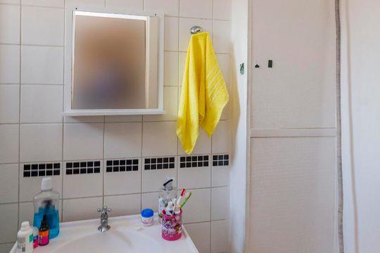 Banheiro de apartamento à venda com 2 quartos, 38m² em Rubem Berta, Porto Alegre