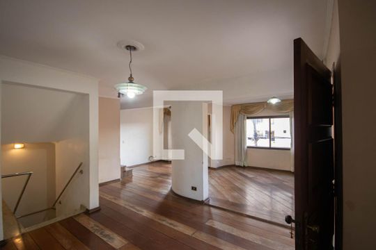 Casa à venda com 5 quartos, 300m² em Vila Mazzei, São Paulo