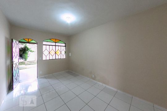 Sala de casa à venda com 4 quartos, 120m² em Bandeirantes, Contagem