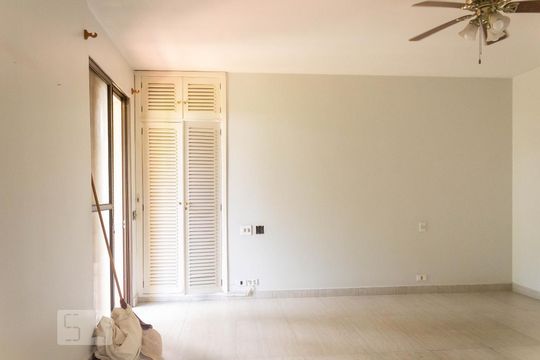Suíte  de casa à venda com 7 quartos, 600m² em Interlagos, São Paulo