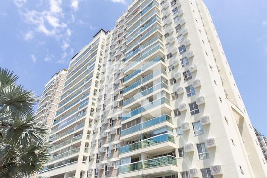 Fachada do bloco de apartamento para alugar com 2 quartos, 68m² em Jacarepaguá, Rio de Janeiro