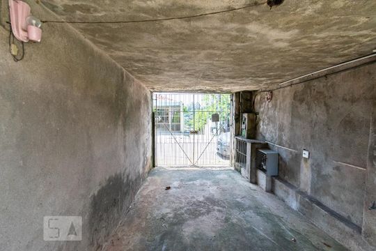Garagem de casa à venda com 3 quartos, 200m² em Vila Fachini, São Paulo