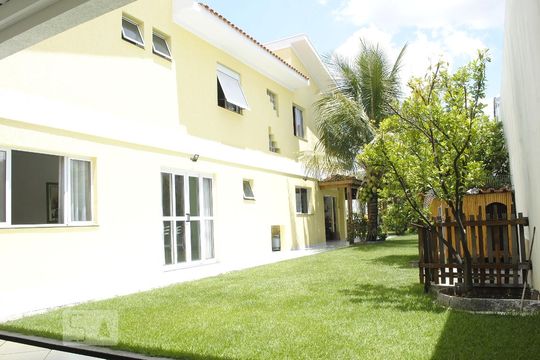 Fachada de casa à venda com 3 quartos, 390m² em Vila Santa Clara, São Paulo
