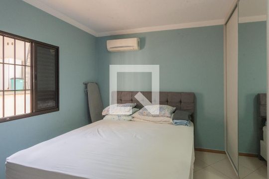 Quarto de casa à venda com 3 quartos, 200m² em Vila Lemos, Campinas