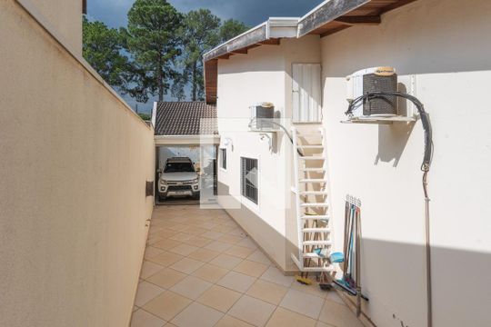 Quintal de casa à venda com 3 quartos, 200m² em Vila Lemos, Campinas
