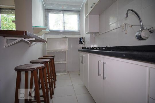 Cozinha de apartamento à venda com 1 quarto, 42m² em Jardim Itu, Porto Alegre
