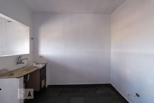 Cozinha de apartamento para alugar com 1 quarto, 50m² em Jardim Três Marias, São Paulo