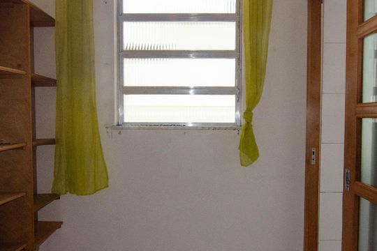 Quarto de Serviço de apartamento para alugar com 2 quartos, 69m² em Laranjeiras, Rio de Janeiro