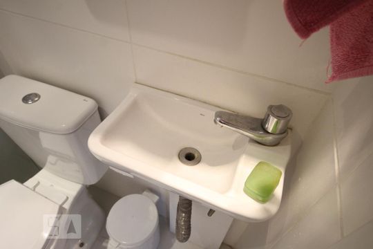 Banheiro de Serviço de apartamento à venda com 3 quartos, 170m² em Vila Mariana, São Paulo