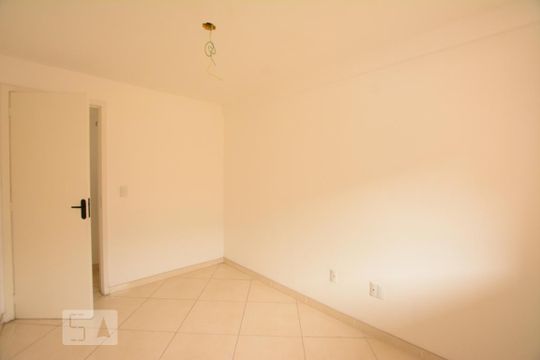 Sala de apartamento à venda com 2 quartos, 48m² em Váz Lobo, Rio de Janeiro