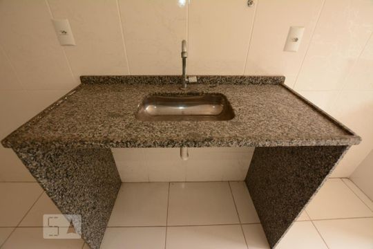 Cozinha de apartamento à venda com 2 quartos, 48m² em Váz Lobo, Rio de Janeiro