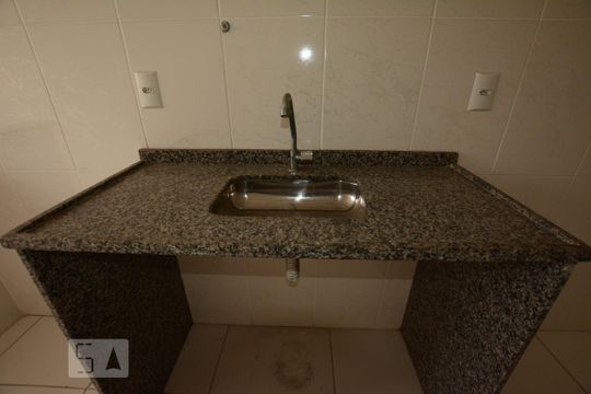 Cozinha de apartamento à venda com 2 quartos, 48m² em Váz Lobo, Rio de Janeiro