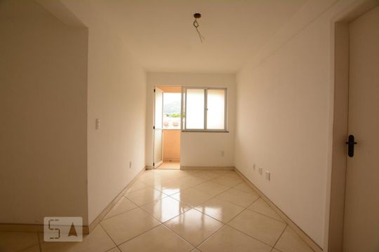Sala de apartamento à venda com 2 quartos, 48m² em Váz Lobo, Rio de Janeiro