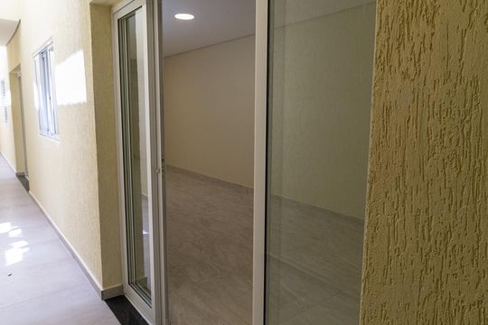 Entrada de casa para alugar com 2 quartos, 70m² em Cidade Satélite Santa Bárbara, São Paulo