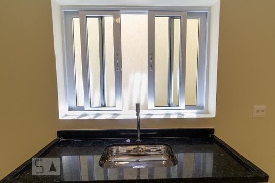 Cozinha de casa para alugar com 2 quartos, 70m² em Cidade Satélite Santa Bárbara, São Paulo