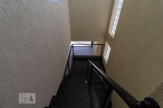 Entrada de casa para alugar com 3 quartos, 130m² em Cidade Satélite Santa Bárbara, São Paulo