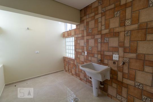 Área de Serviço de casa para alugar com 3 quartos, 130m² em Cidade Satélite Santa Bárbara, São Paulo