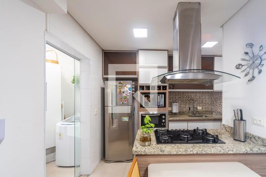 Cozinha  de apartamento à venda com 2 quartos, 140m² em Vila Assunção, Santo André