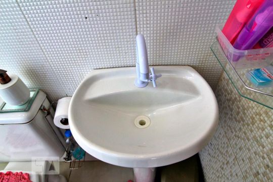 Banheiro de apartamento à venda com 2 quartos, 100m² em Vila São Pedro, Santo André