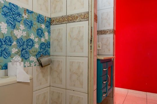 Banheiro de apartamento à venda com 2 quartos, 51m² em São Pedro, Osasco