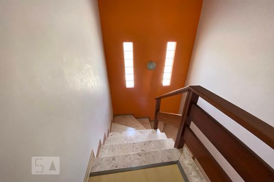 Escada de casa à venda com 4 quartos, 450m² em Feitoria, São Leopoldo