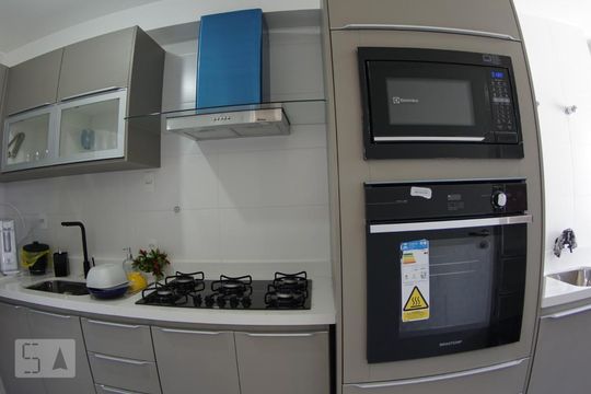 Cozinha e Área de Serviço de apartamento para alugar com 1 quarto, 66m² em Jacarepaguá, Rio de Janeiro
