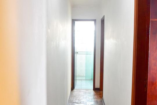 Corredor  de casa para alugar com 3 quartos, 180m² em Vila do Castelo, São Paulo