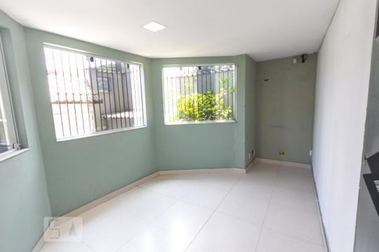 Sala de casa para alugar com 4 quartos, 280m² em Freguesia (jacarepaguá), Rio de Janeiro
