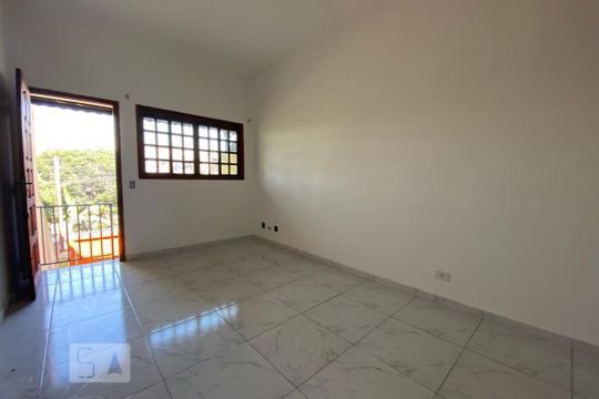 Casa para alugar com 2 quartos, 67m² em Parque Industrial das Oliveiras, Taboão da Serra
