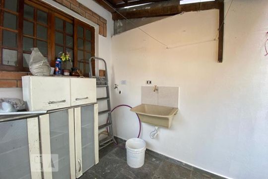 Área de Serviço de casa para alugar com 2 quartos, 67m² em Parque Industrial das Oliveiras, Taboão da Serra