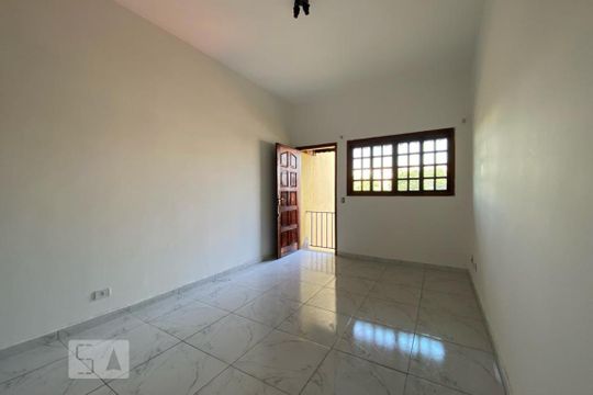 Sala de casa para alugar com 2 quartos, 67m² em Parque Industrial das Oliveiras, Taboão da Serra