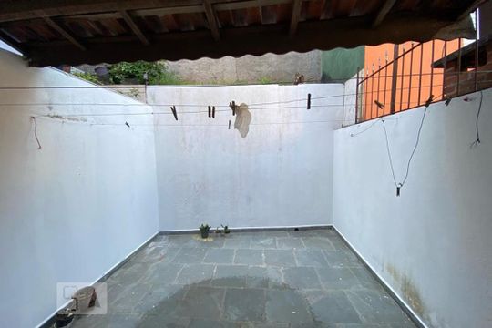 Quintal de casa à venda com 2 quartos, 67m² em Parque Industrial das Oliveiras, Taboão da Serra