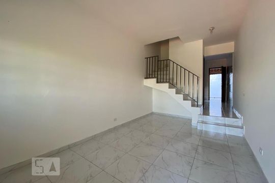 Sala de casa à venda com 2 quartos, 67m² em Parque Industrial das Oliveiras, Taboão da Serra