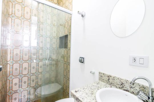Banheiro de casa de condomínio para alugar com 1 quarto, 25m² em Brooklin, São Paulo