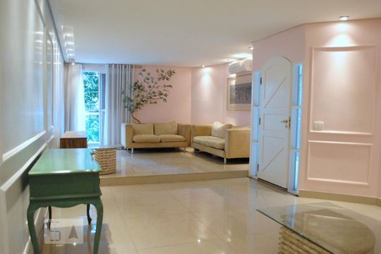 Casa à venda com 4 quartos, 252m² em Sítio da Figueira, São Paulo