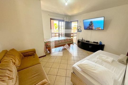 Sala de TV de apartamento para alugar com 3 quartos, 69m² em Canasvieiras, Florianópolis