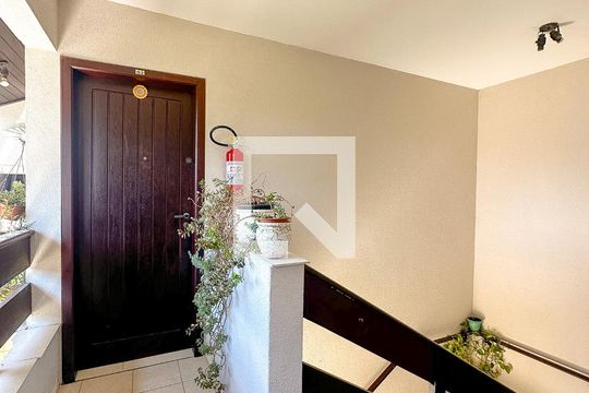 Hall social de apartamento para alugar com 3 quartos, 69m² em Canasvieiras, Florianópolis